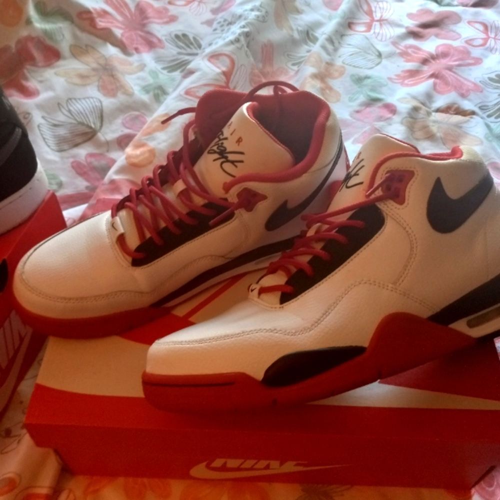 Nike air flight size 11 red/whit/blk